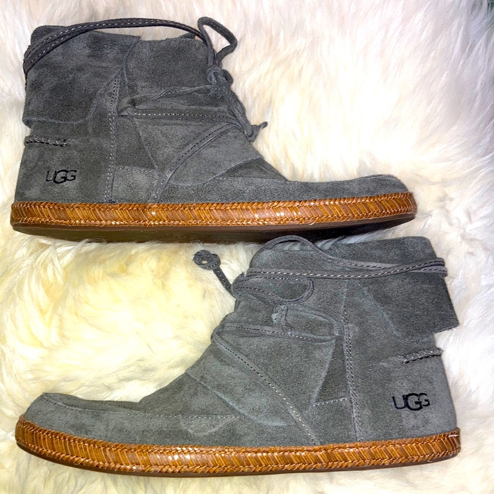 Moccasins style shoe